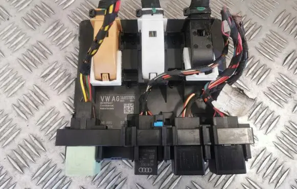 Volkswagen PASSAT B7 Comfort/convenience module 3AA937087G