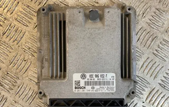 Volkswagen Touran I Engine control unit/module 03C906032F 03C906032 0261201540