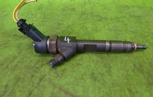 Nissan Primera Fuel injector 0445110110B
