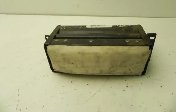 Volkswagen PASSAT B5 Passenger airbag 3B0880204 M1670