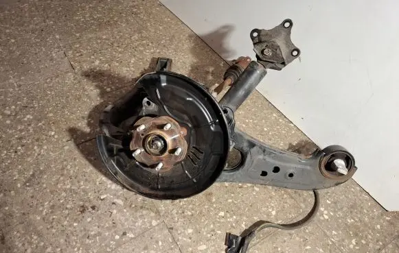 Lexus RX 450H Rear wheel hub spindle/knuckle R71R 4234048140