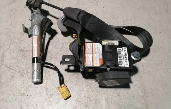 Honda CR-V Front seatbelt 608200100A 81850SWWE0 6073520