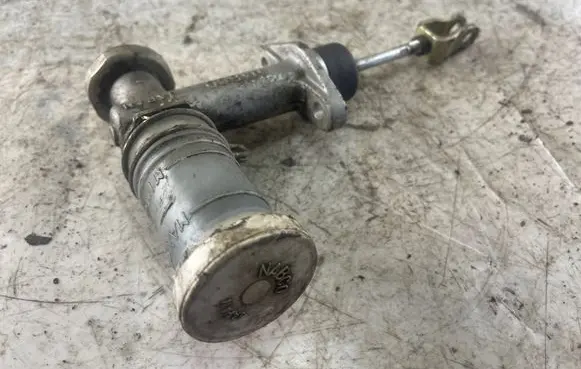 Mitsubishi Pajero Sport I Clutch master cylinder