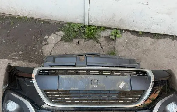 Peugeot 208 I Front bumper