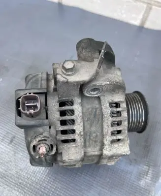 Toyota Avensis T270 Generator/alternator 270600G021 1042104591