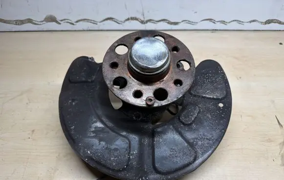 Mercedes-Benz E W212 Front wheel hub A21224