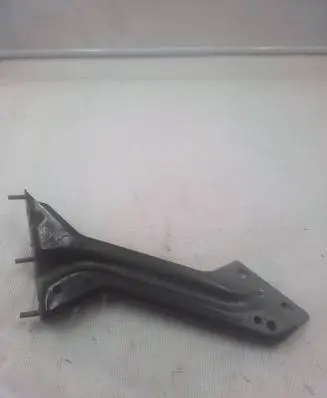 Audi Q5 SQ5 Fender mounting bracket 8r0821136