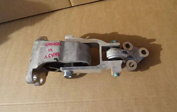 Nissan Qashqai J12 Engine mounting bracket EKO211800