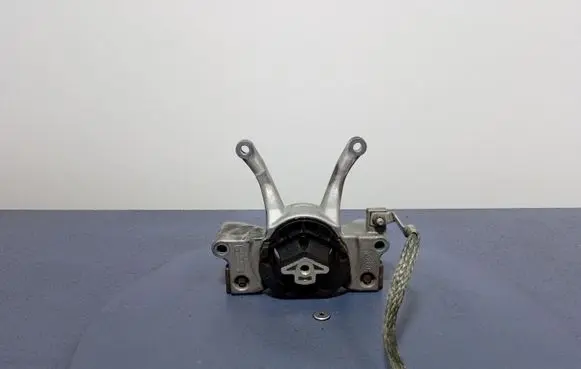 BMW M3 Gearbox mounting bracket 8748449