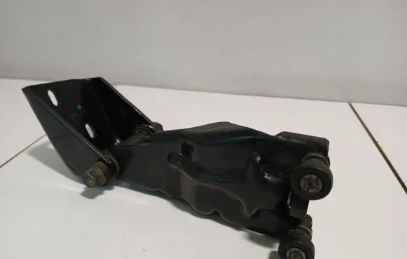 Chrysler Grand Voyager V Sliding door middle roller runner 05020672AB