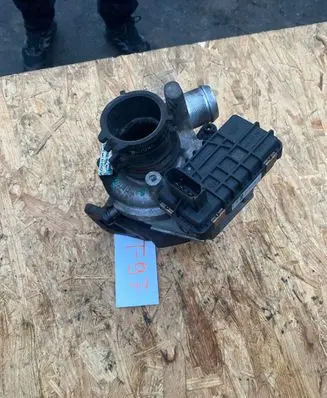 Jaguar S-Type Turbo 6R8Q6K682BA 7523413 U01401