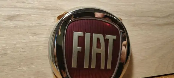 Fiat 500L Manufacturer badge logo/emblem 68088871AB K68088871AB