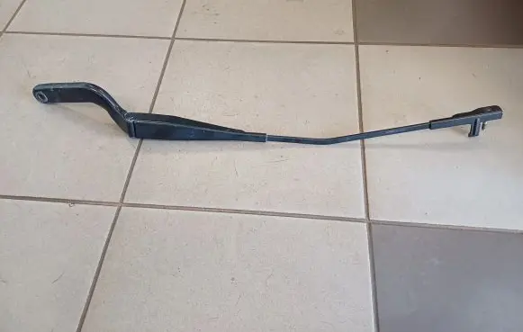 Ford Focus C-MAX Front wiper blade arm 3M5117526AA
