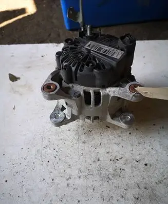 Renault Clio III Generator/alternator 8200654541B