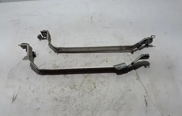 Volvo S90, V90 Fuel tank mounting bracket 32139241