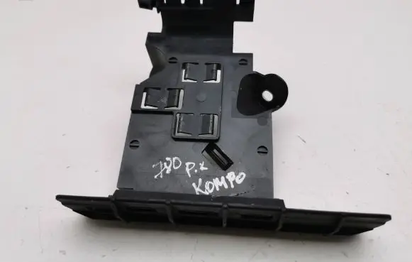 Audi Q2 - Engine control unit holder 5Q0906507F