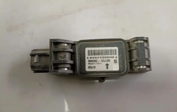 Suzuki Grand Vitara II Airbag deployment crash/impact sensor 3893065J30 045Z220608
