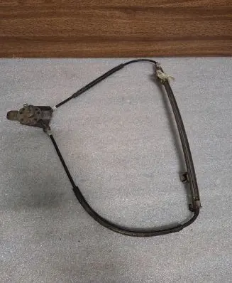 Volkswagen PASSAT B2 Front door manual window regulator 
