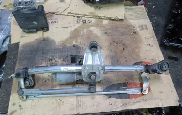 Audi A3 S3 8V Front wiper linkage and motor 8V1955119A