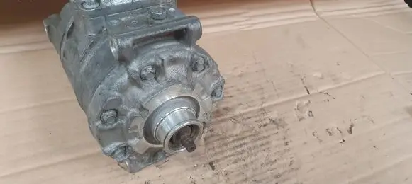 Mercedes-Benz Sprinter W906 Air conditioning (A/C) compressor (pump) A0012303211