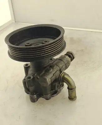 Volkswagen Golf IV Power steering pump 030145269A
