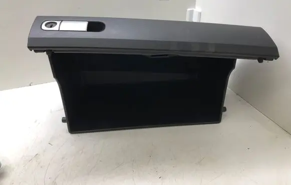 Mazda CX-7 Glove box