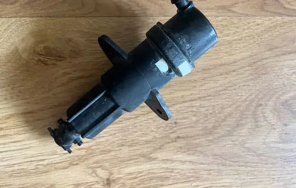 BMW 1 E82 E88 Headlight washer spray nozzle 7001949
