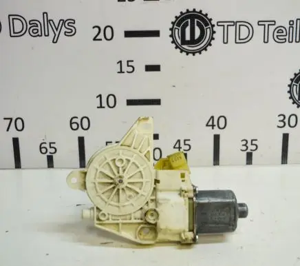 Mercedes-Benz E W212 Front door window regulator motor A2048200142