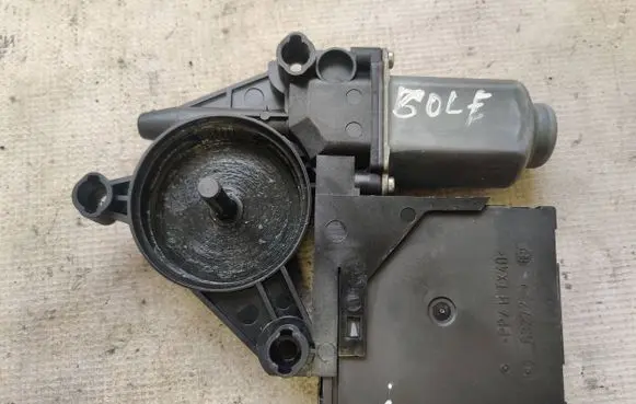 Volkswagen Golf V Front door window regulator motor 1K0959792J 1K0959702M
