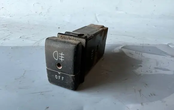 Fog light switch