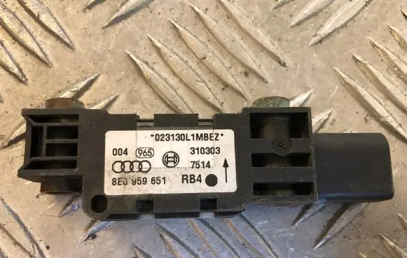 Mercedes-Benz E W211 Airbag deployment crash/impact sensor 8E0959651 310303 023130L1MBBZ