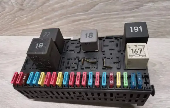 Volkswagen Transporter - Caravelle T4 Fuse box set 357937039 1h0953227