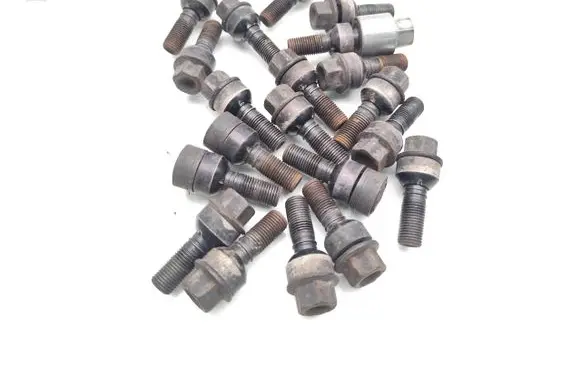 Ford Transit Courier Anti-theft wheel nuts and lock 