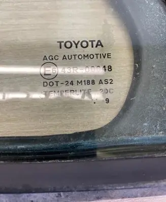 Toyota Avensis T270 Rear vent window glass 6818905070