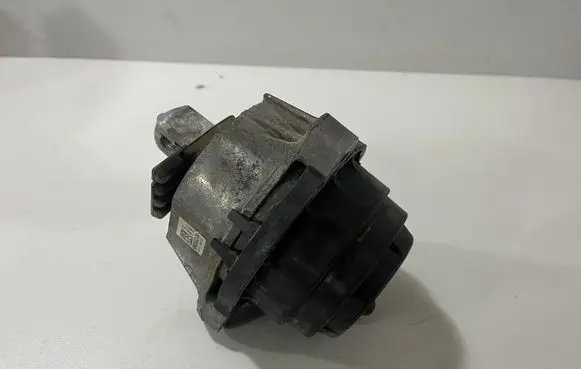 Engine mount bracket