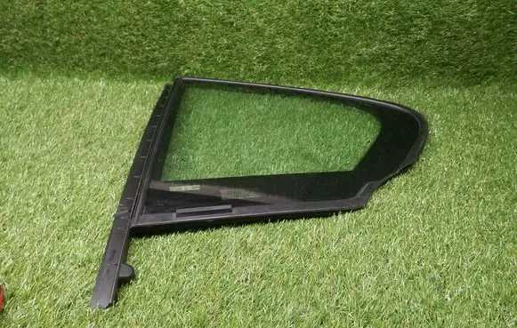 Rear vent window glass
