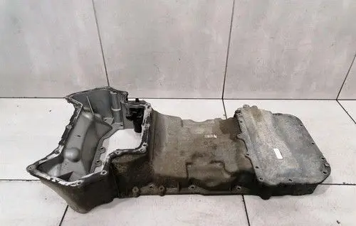 Mercedes-Benz CLS C219 Oil sump A1560100327
