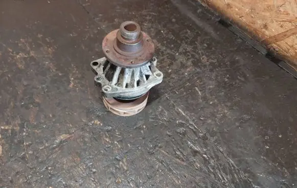 BMW 5 E39 Water pump 11510032679