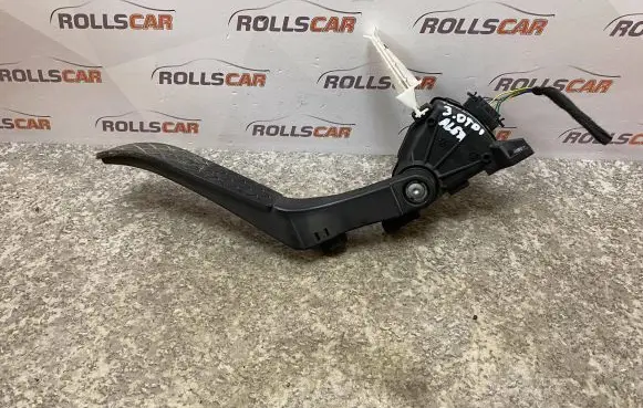Volkswagen Touareg I Accelerator throttle pedal 7L0723507C