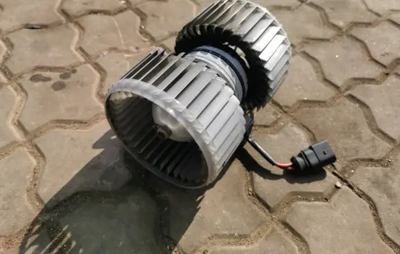 Volkswagen Phaeton Heater fan/blower 0130111045