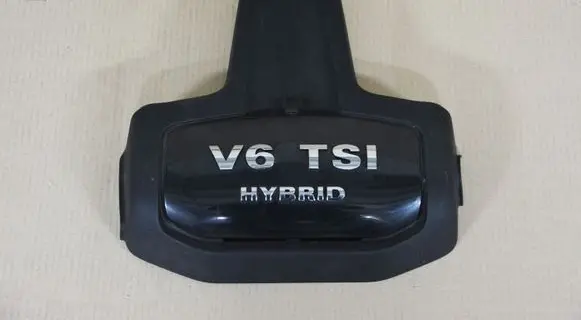 Volkswagen Touareg II Engine cover (trim) 7P6103927