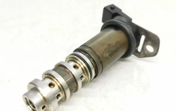 BMW 1 E81 E87 Camshaft vanos timing valve 7584115 11367584115 13251279