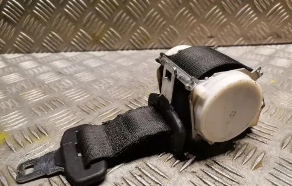 Middle seatbelt (rear)