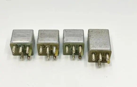 Mercedes-Benz SLC C107 Other relay A0015425819 A0015420219