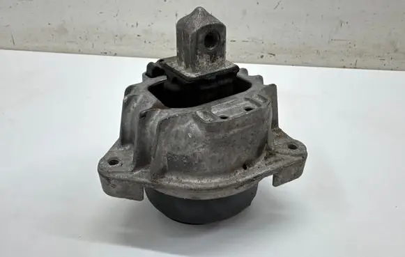 Engine mount bracket