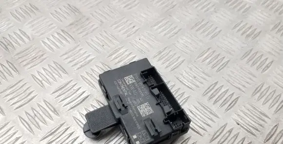 Audi A4 S4 B9 Door control unit/module 8W0959595G