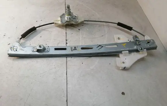 Rear door manual window regulator