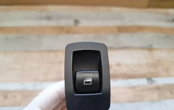 BMW 1 E81 E87 Electric window control switch 15939900 159399002379A