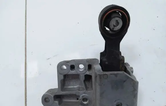 Peugeot 508 RXH Engine mount bracket 9677163980
