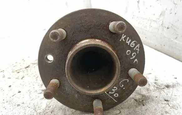 Ford Kuga I Rear wheel hub